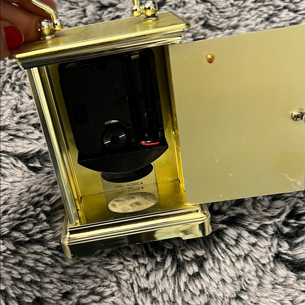 Elegant Gold Table Clock - Picture 7 of 8